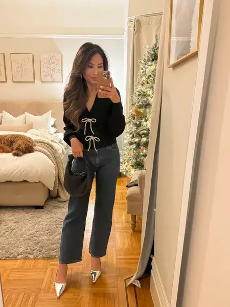 cute valentines day outfit ideas women  jeans 