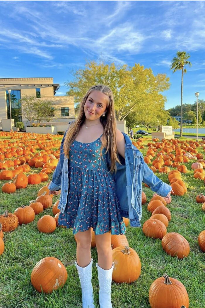 12 Cute Pumpkin Patch Outfit Ideas to Wear This Fall