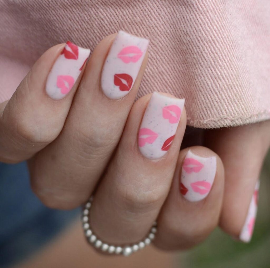 kisses, valentines day nails