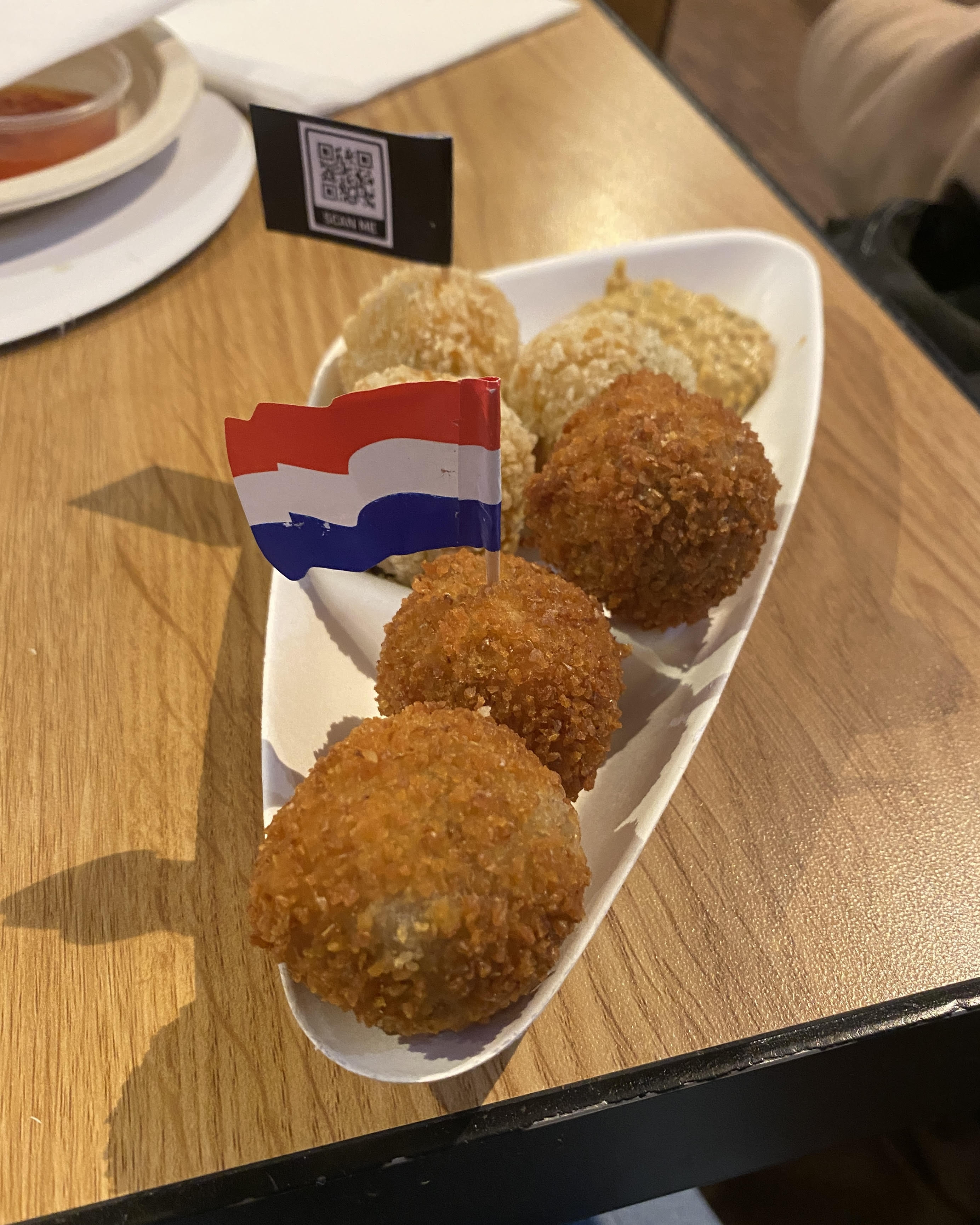 foodhallen amsterdam, bitterballen 