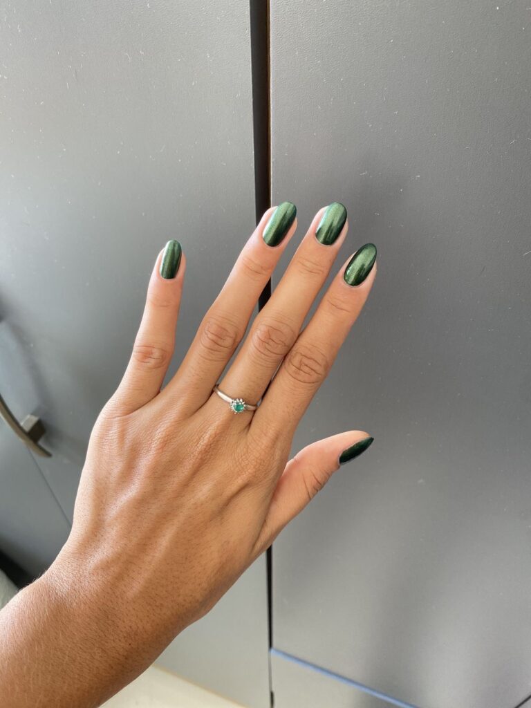 dark green nail designs,
chrome green nails