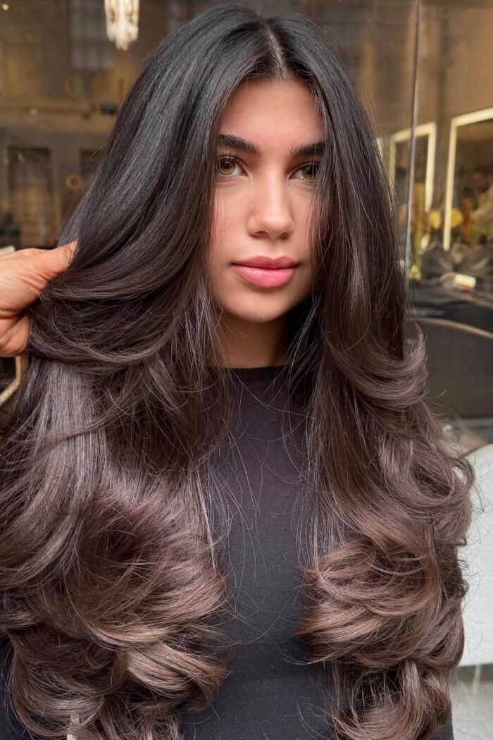 10+ Stunning Blowout Hairstyles For Bouncy and Glossy Hair